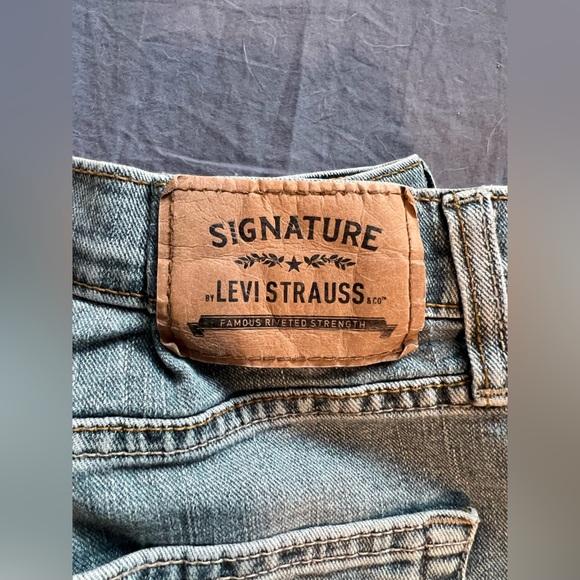 Levi jeans, mid rise - Picture 3 of 3